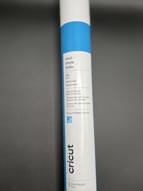 Cricut Glossy Heat-Activated Vinyl - Bright Teal Blue